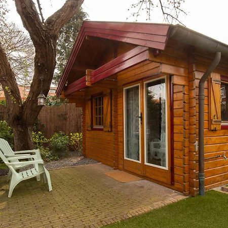 Onder De Kersenboom Bed & Breakfast ฮิลเวอร์ชุม ภายนอก รูปภาพ