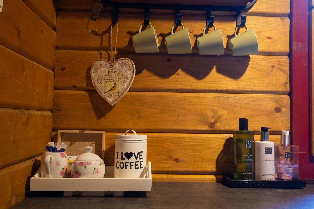 Onder De Kersenboom Bed & Breakfast ฮิลเวอร์ชุม ภายนอก รูปภาพ