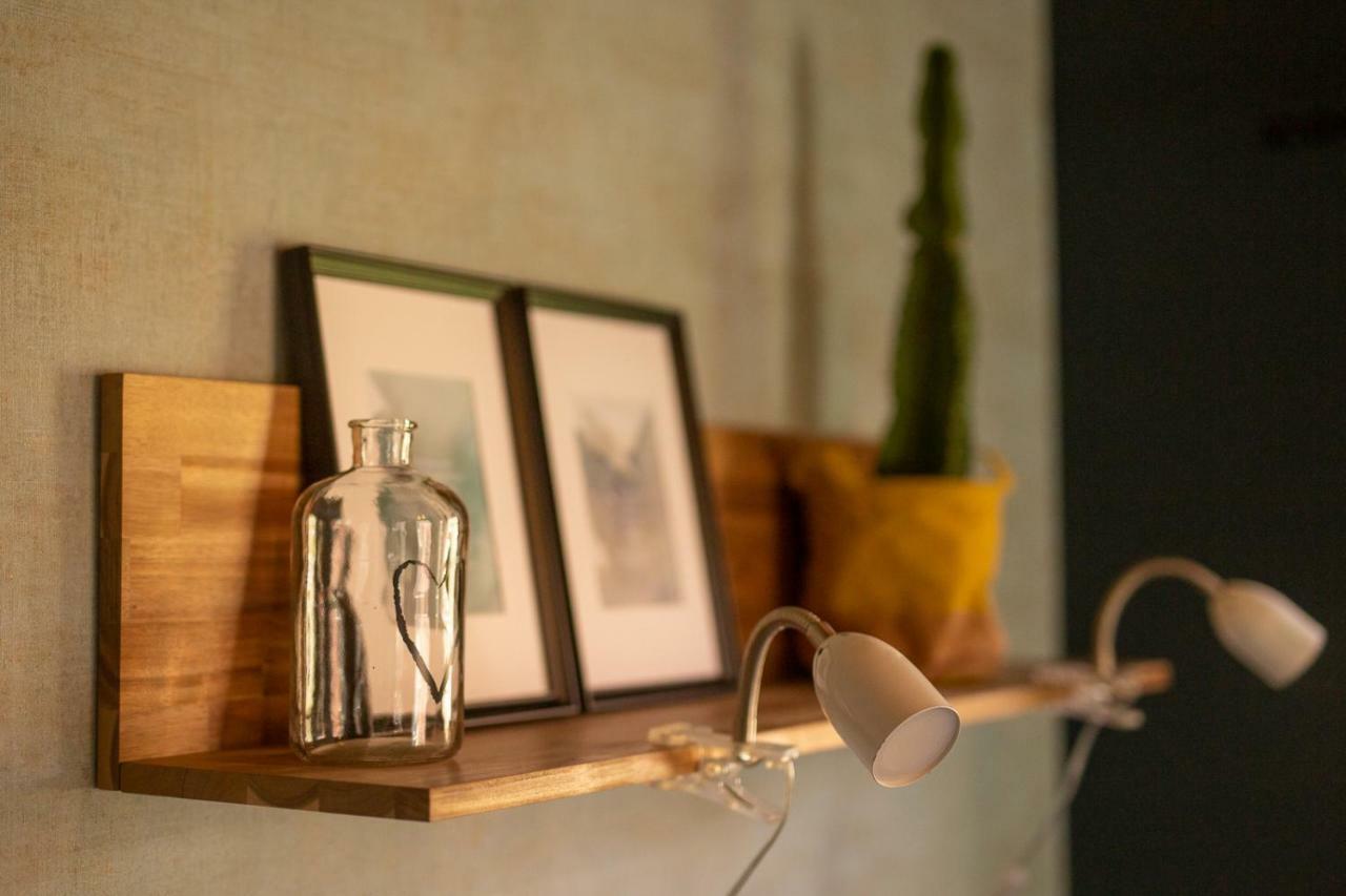 Onder De Kersenboom Bed & Breakfast ฮิลเวอร์ชุม ภายนอก รูปภาพ