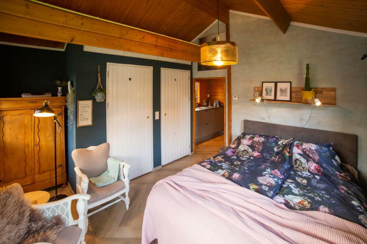 Onder De Kersenboom Bed & Breakfast ฮิลเวอร์ชุม ภายนอก รูปภาพ