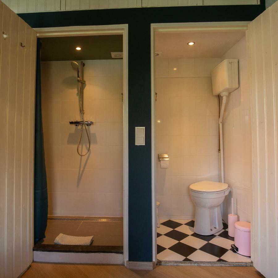 Onder De Kersenboom Bed & Breakfast ฮิลเวอร์ชุม ภายนอก รูปภาพ