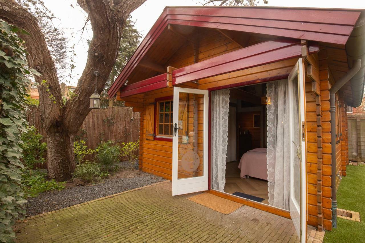 Onder De Kersenboom Bed & Breakfast ฮิลเวอร์ชุม ภายนอก รูปภาพ